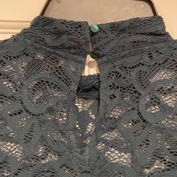Jewel-Tone Green/Teal Lace Puff-Sleeve Top with Tank Underlay - Size Small - Picture 7 of 8
